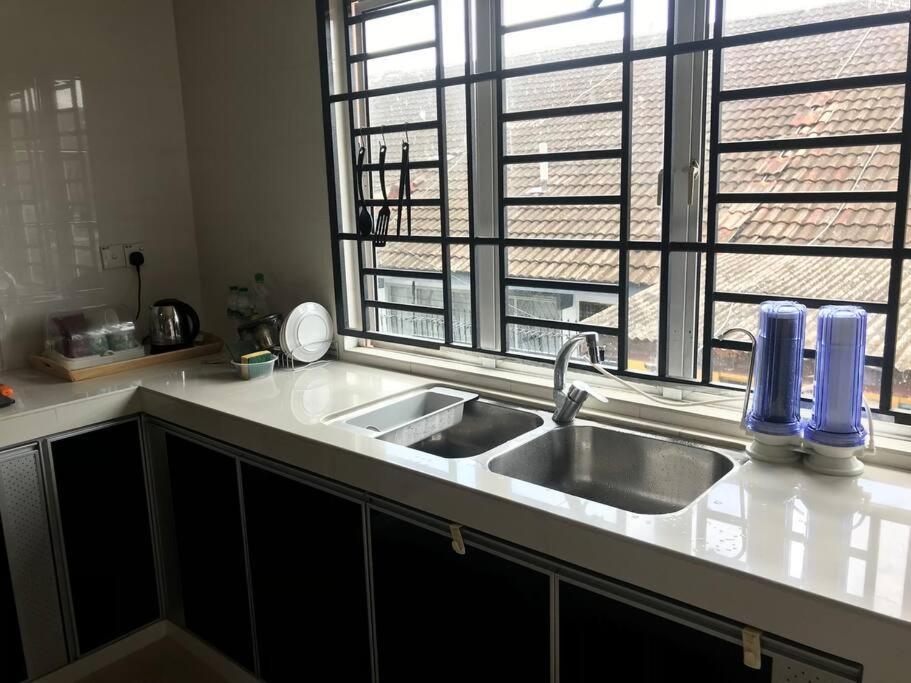 Terrace House Near Stulang Laut Ciq Midvalley Ksl For 7Pax Johor Bahru Exterior photo