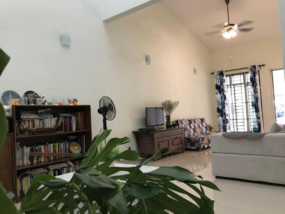 Terrace House Near Stulang Laut Ciq Midvalley Ksl For 7Pax Johor Bahru Exterior photo
