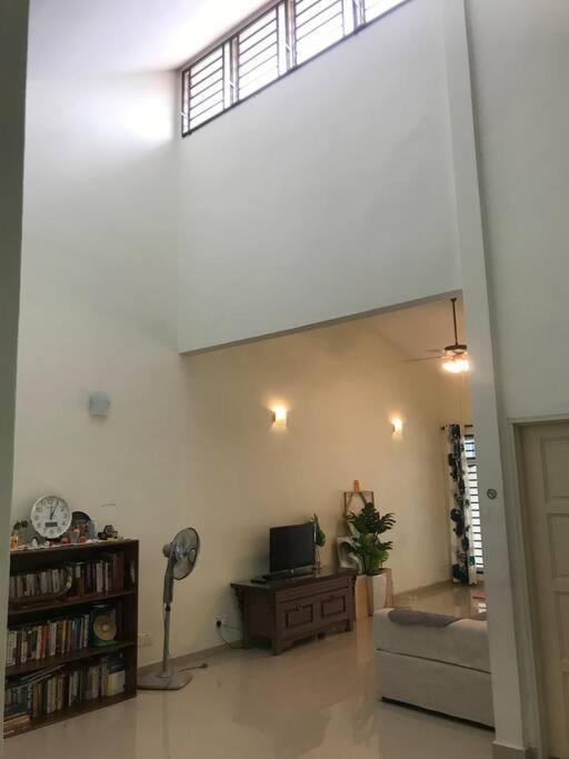Terrace House Near Stulang Laut Ciq Midvalley Ksl For 7Pax Johor Bahru Exterior photo