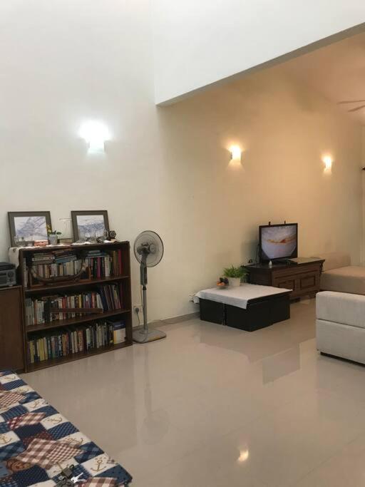 Terrace House Near Stulang Laut Ciq Midvalley Ksl For 7Pax Johor Bahru Exterior photo