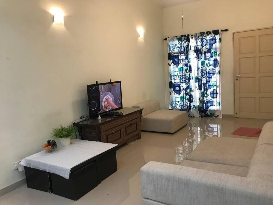 Terrace House Near Stulang Laut Ciq Midvalley Ksl For 7Pax Johor Bahru Exterior photo